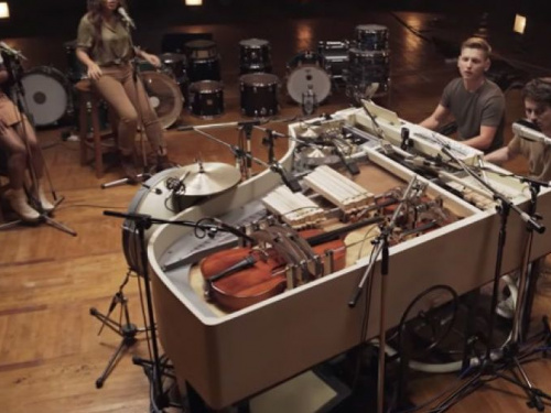 Популярная инди-группа из Кривого Рога создала и опробовала уникальный гибридный рояль (фото, видео)