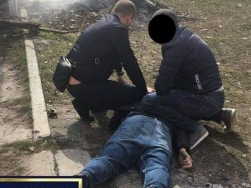 На Днепропетровщине задержан капитан полиции за взятку 1000 долларов, - военная прокуратура (фото)