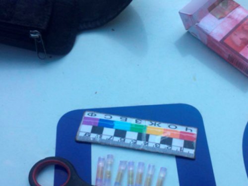 В Кривом Роге задержали парня, который прятал наркотики в пачке от сигарет (ФОТО)