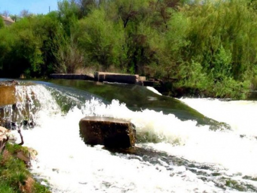 В Кривом Роге на водоёме утонул подросток