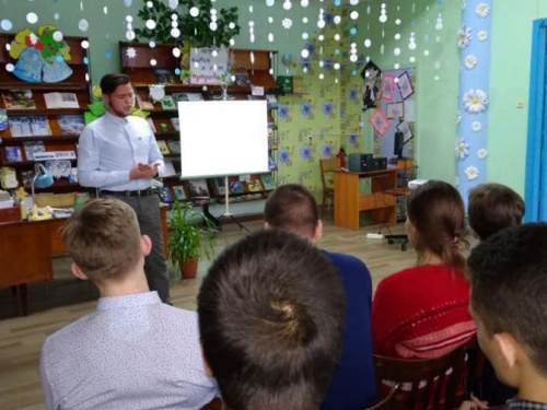 От теории к практике: в Кривом Роге старшеклассников обучали защищаться от буллинга (фото)