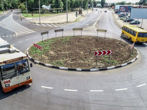 В Кривом Роге проводят ремонт тротуаров (адреса)