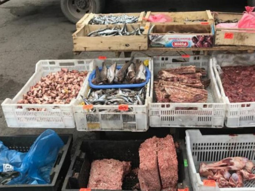 В Кривом Роге полиция изъяла товар у торговцев рыбой и табаком