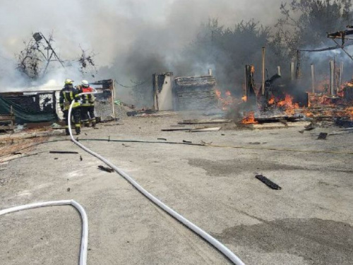 В Кривом Роге девять спасателей тушили пожар площадью 100 квадратных метров (фото)