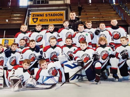 Юные криворожские хоккеисты завоевали бронзу на Международном турнире в Чехии (фото)