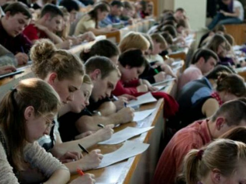 Жителей Кривого Рога приглашают проверить знания украинского, написав всеукраинский радиодиктант