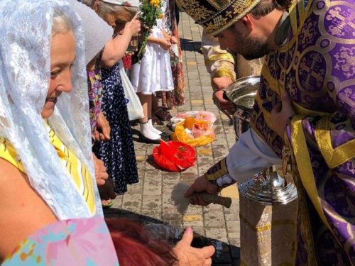 Праздник Медового Спаса: в Кривом Роге люди святили мёд, мак и полевые цветы (ФОТО)