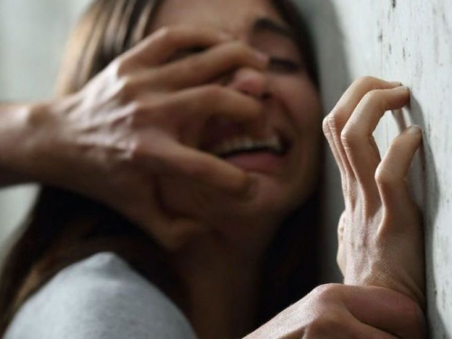 В Кривом Роге 65-летний мужчина изнасиловал 13-летнюю девочку