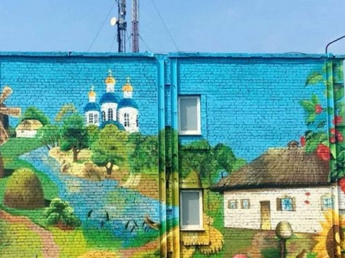 Ещё один красочный мурал в украинском стиле появился в Кривом Роге (фото)
