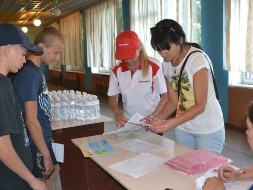 К солнцу, к морю, в «Альбатрос»: предприятие Кривого Рога отправило на оздоровление детей Карповской громады