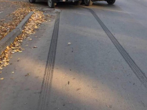 В Кривом Роге две легковушки не поделили поворот