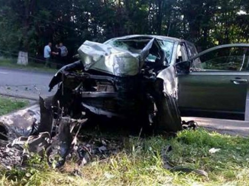 В Кривом Роге легковушка врезалась в столб - пострадали 5 человек (ФОТО)