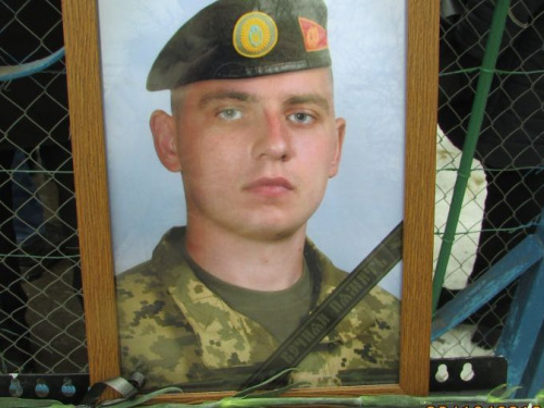 В Кривом Роге простились с погибшим в зоне ООС 25-летним Богданом Хливным (фото)