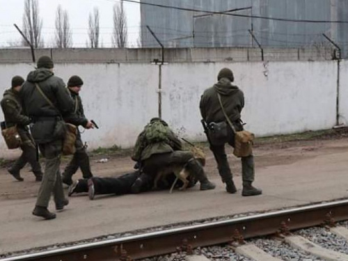 Неудачный побег: рядом со станцией Кривой Рог-Главный гвардейцы изловили преступника (фото)