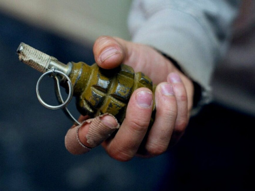 Кинув гранату, фото ілюстративне