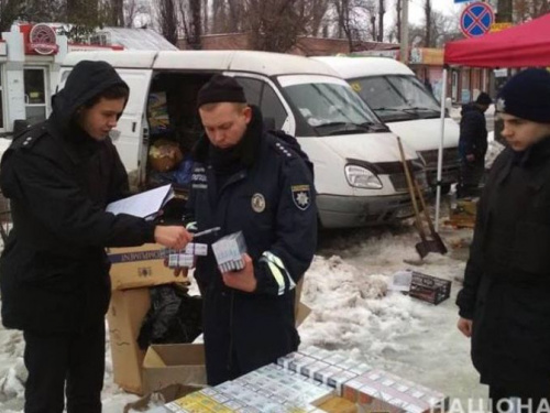 Полицейские Кривого Рога изъяли около 2,5 тысяч пачек сигарет без акциза (фото)
