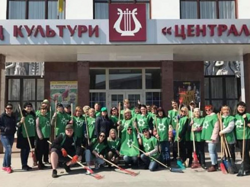 В Кривом Роге ещё один сквер и детскую площадку привели в порядок (фото)