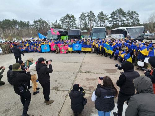 Обмін 5 березня: 20 захисників з Дніпропетровщини повернулись додому з російського полону