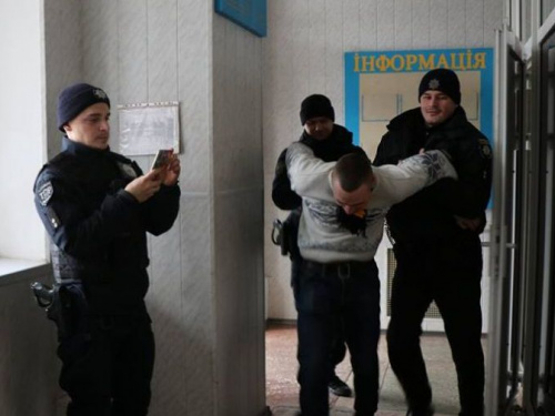 Бунт, побег и попытка прорыва: в Апелляционом суде Кривого Рога "хозяйничали" нацгвардейцы (фото)