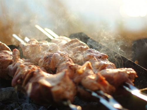 Які дрова зроблять м'ясо небезпечним - фото з відкритих джерел