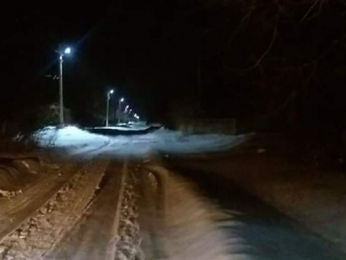 В одном из поселков Криворожского района появилось долгожданное освещение (фотофакт)