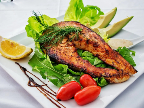 Як зробити рибу золотистою і ніжною: порада від шеф-кухарів - фото з відкритих джерел