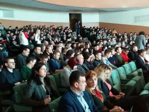 Возможности и перспективы для студентов: в Кривом Роге проходит кейс-чемпионат в горно-добывающей отрасли (фото, видео)