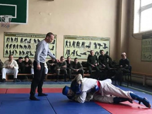 В Кривом Роге военнослужащие соревновались в рукопашном бою