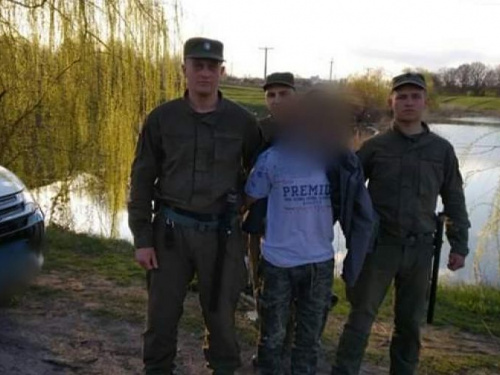 Испугался и хотел утопить: гвардейцы из Кривого Рога задержали мужчину на автомобиле
