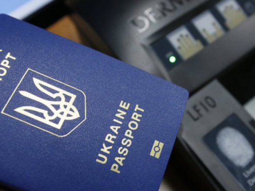 В Кривом Роге не успевают делать биометрические паспорта