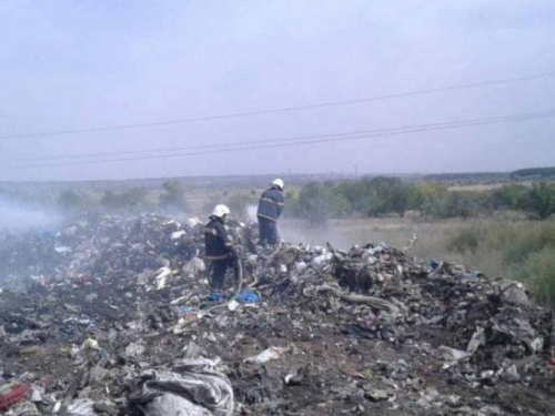 В Кривом Роге в куче сгоревшего мусора спасатели обнаружили тело женщины