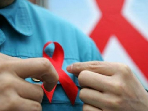 В Кривом Роге в память умерших от СПИДа посадят деревья и раздадут "Лекарство от равнодушия"