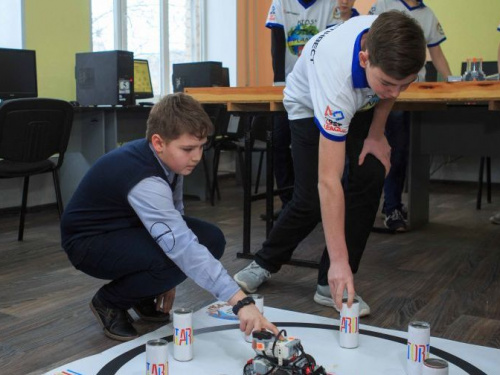 В Кривом Роге дети будут собирать умные механизмы и программировать роботов (фото)