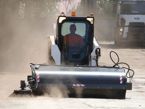 В Кривом Роге закупили новые машины для уборки улиц (фото)