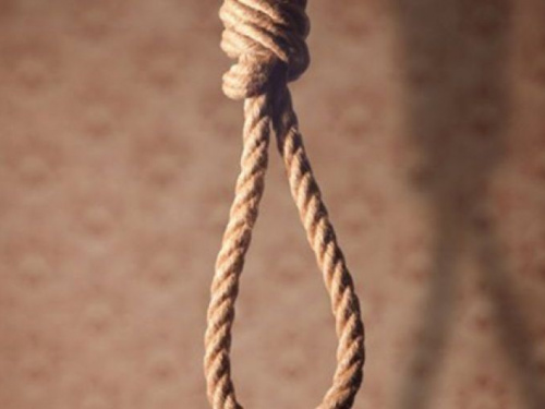 В Кривом Роге молодой мужчина повесился из-за долга по кредиту