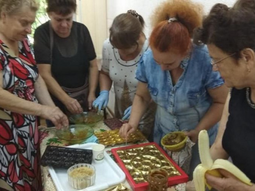 Как пенсионеры Кривого Рога отметили Всемирный день шоколада (фото)