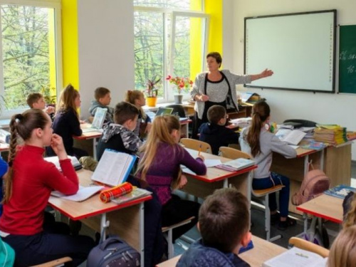 Педагоги Кривого Рога могут побороться за звание "Учитель года - 2020"