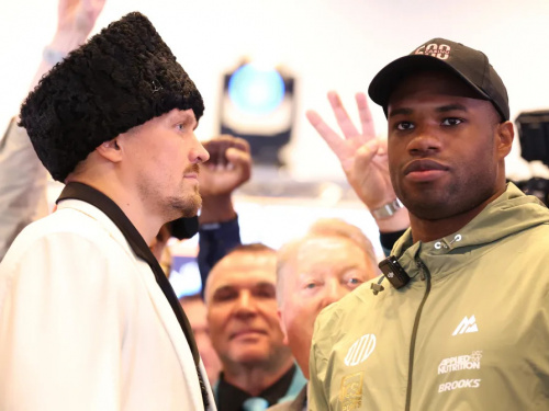 Олександр Усик знову на рингу, фото з відкритих джерел 