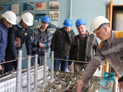 Экскурсия для студентов: молодежи Днепропетровщины показали ТЭС изнутри
