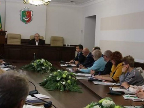 Мэр Кривого Рога поручил коммунальщикам в течении месяца привести в порядок площадки для мусора