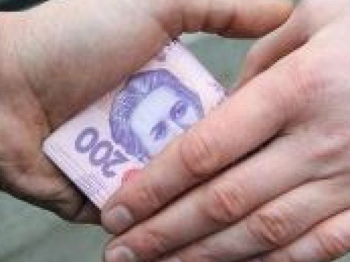 На Днепропетровщине задержали госслужащего во время получения взятки