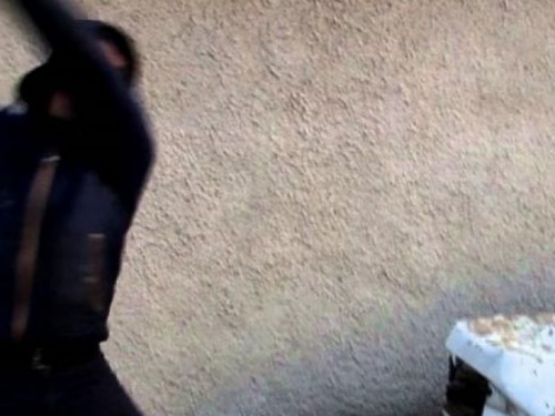 В Днепропетровской области боец АТО трощил кувалдой автомобили