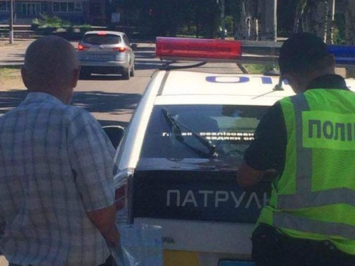 В Кривом Роге за сутки полицейские остановили 21 водителя за проезд на красный сигнал светофора