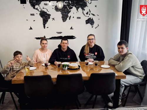 Пройшов поранення і полон: оборонцю Маріуполя Роману Мещерякову вручили квартиру завдяки програмі «Серце Азовсталі»