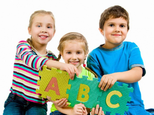 Дітей з родин ВПО на Дніпропетровщині запрошують на уроки англійської мови онлайн, фото ілюстративне з відкритих джерел