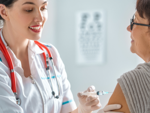 Вакцинація дорослих, фото ілюстративне 