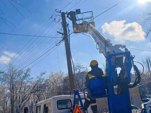 Робота енергетиків, фото пресслужби ДТЕК