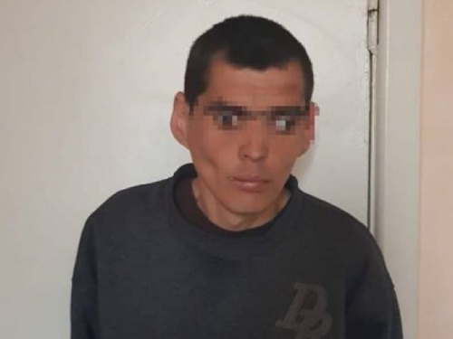 Затащил в подъезд и срывал одежду: в Кривом Роге на горячем задержан педофил-рецидивист (фото)