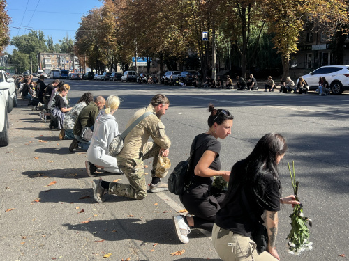 Живий коридор на честь полеглого захисника Данила Настича: як криворіжці прощалися з «Рижим»