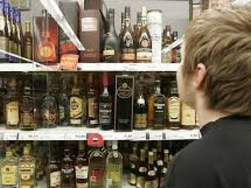 Полиция Кривого Рога напоминает об ответственности за продажу алкоголя детям